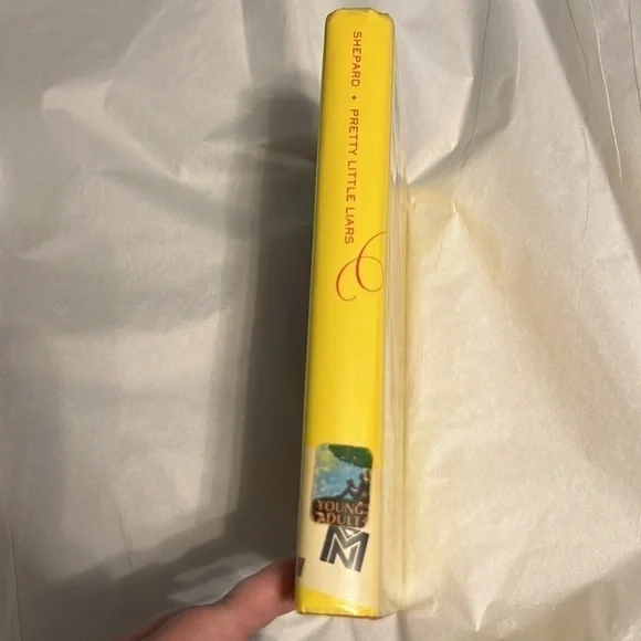 Used, Pretty Little Liars Novel - Hardback - Picture 3 of 6